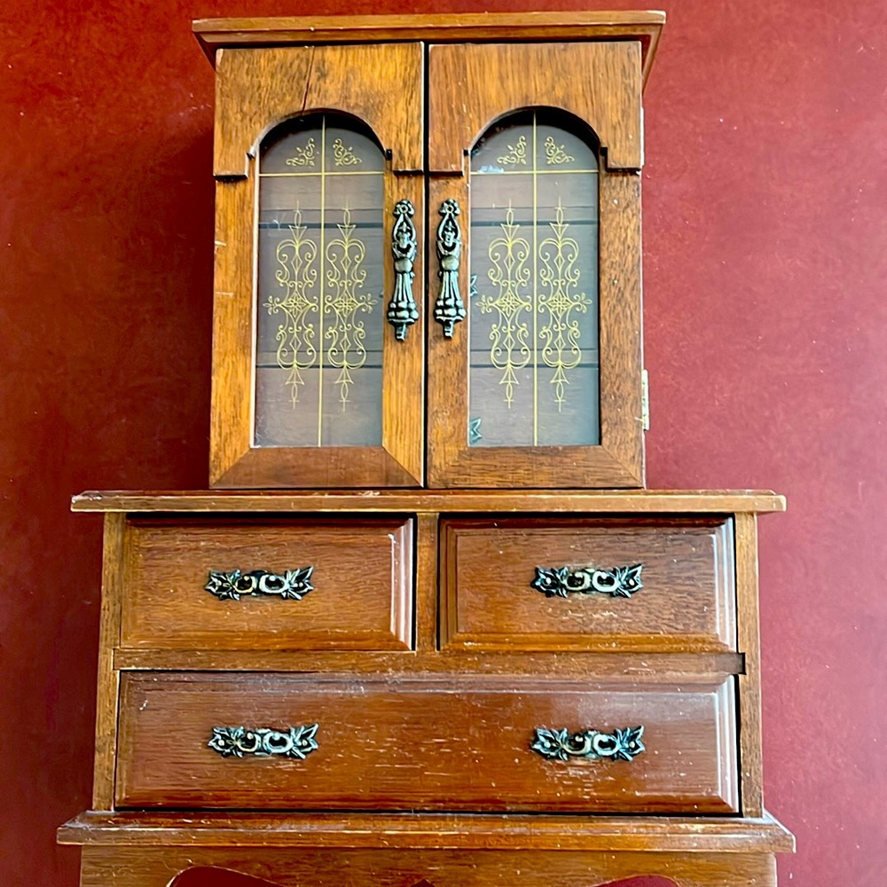 Vintage jewelry box